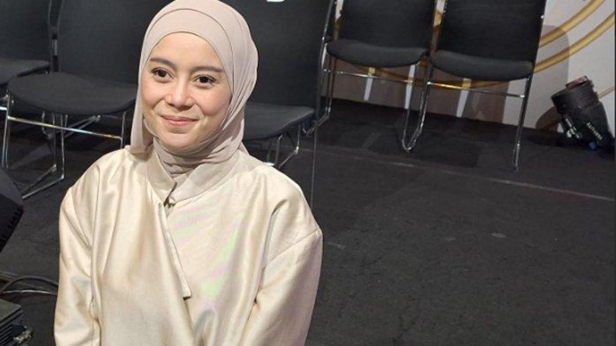 Kehamilan ketiga Lesti Kejora membawa cerita unik. Alih-alih ngidam makanan atau tempat, sang pedangdut justru ingin memiliki klinik kecantikana