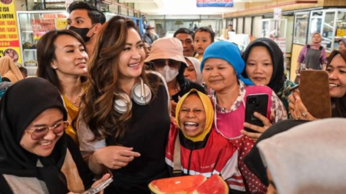 PAMER HASIL KERJA - Image baik di mata rakyat tercoreng, artis Nafa Urbach kini pamer hasil kerja.