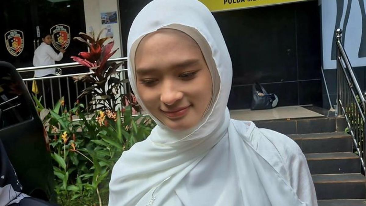 Inara Rusli tak menyesali perbuatannya, singgung soal hidayah dari Allah SWT.