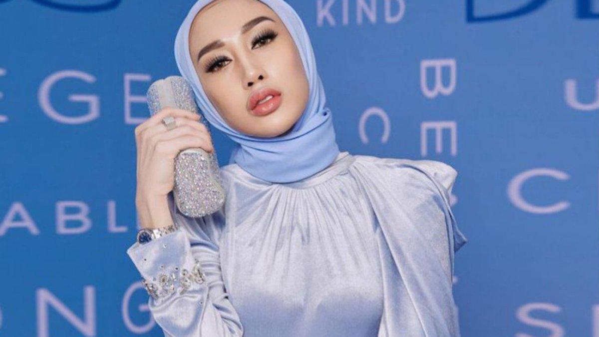 KEHIDUPAN REZA GLADYS - Reza Gladys ceritakan bahwa ibunya mengalami gangguan jiwa sejak lama.