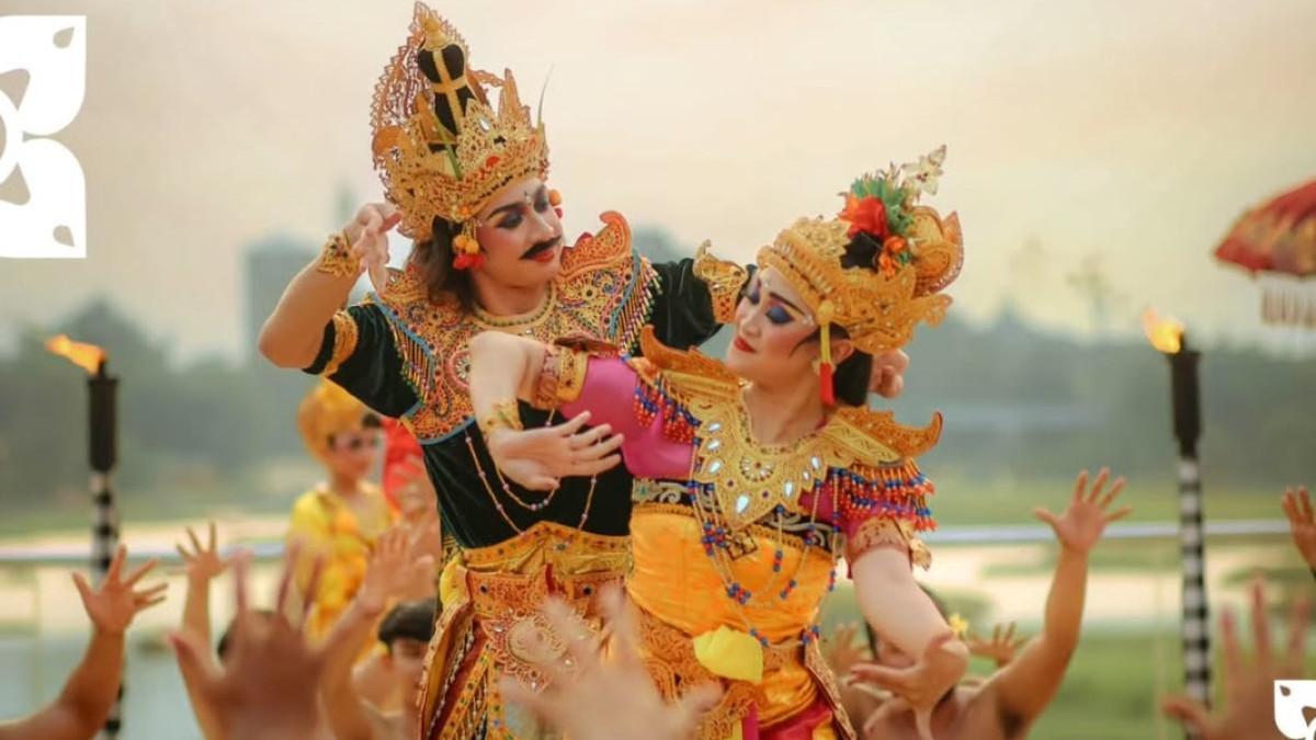JADWAL PERTUNJUKAN - Catat jadwal pertunjukan budaya di TMII Jakarta awal Mei 2026 agar tidak ketinggalan acara Kecak Dance dan Drone Show.