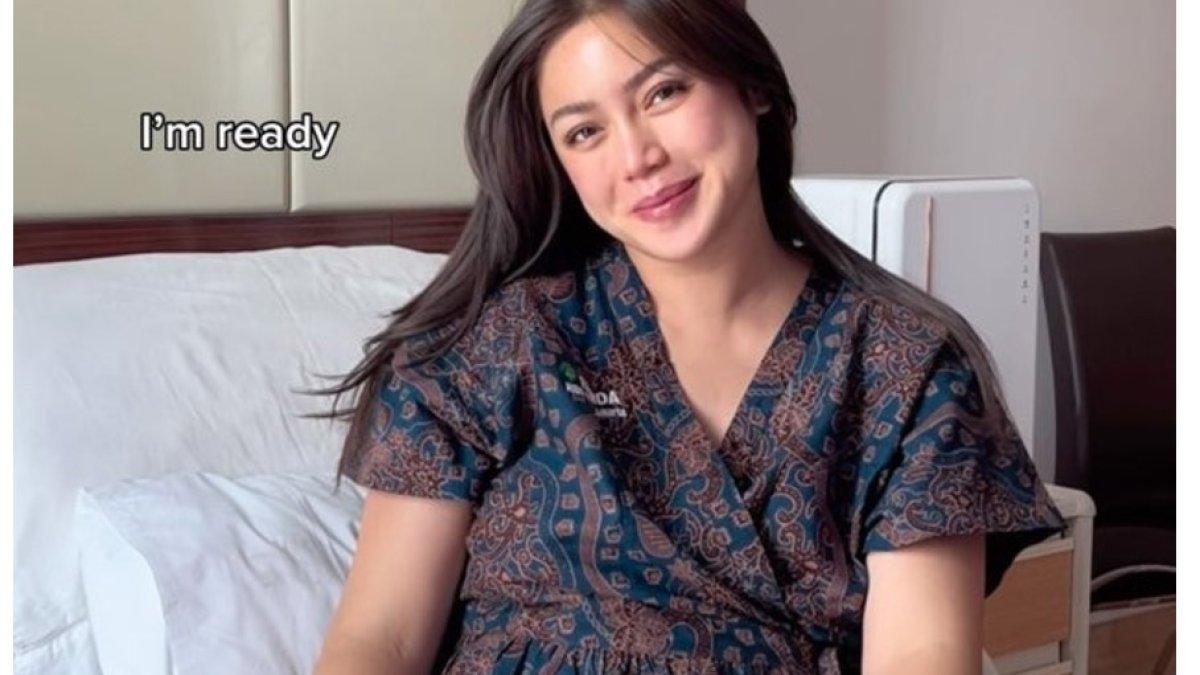 Jessica Iskandar dilarikan ke rumah sakit lantaran kondisi kesehatannya yang menurun.