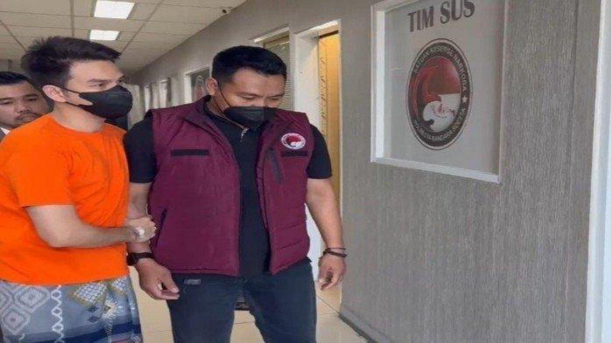 DIDAKWA LANGGAR UU - Jonathan Frizzy didakwa melanggar UU Kesehatan terkait vape. Kini terancam 12 tahun penjara.