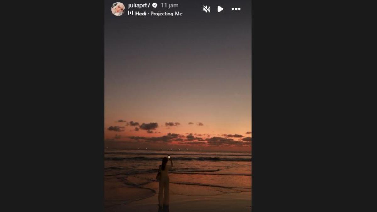 Jule unggah foto sendu di pantai usai cerai dari Na Daehoon.