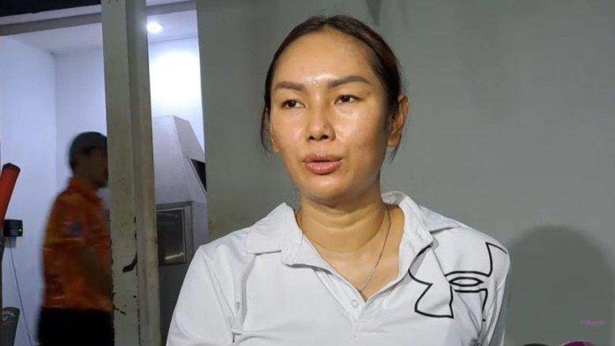 JUALAN ES TELER - Kabar Kalina Ocktaranny, kini banting setir jualan es teler kaki lima.