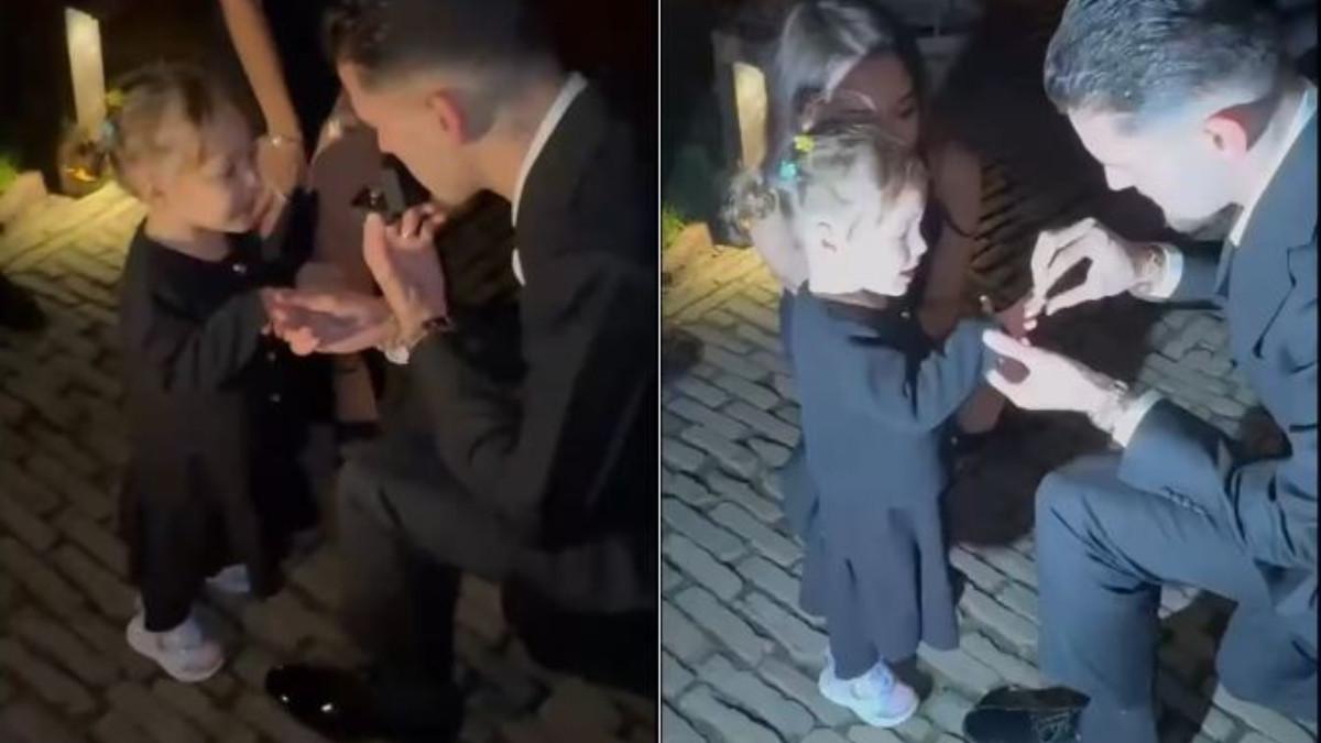 Kamari tampak bahagia menerima cincin mungil di jari manisnya yang diberikan oleh Justin Hubner.