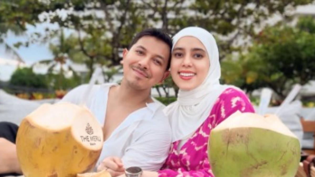 Fairuz A Rafiq membantah isu perceraiannya dengan Sonny Septian. Ia berharap fitnah yang ditujukan kepadanya bisa menjadi penggugur dosa.