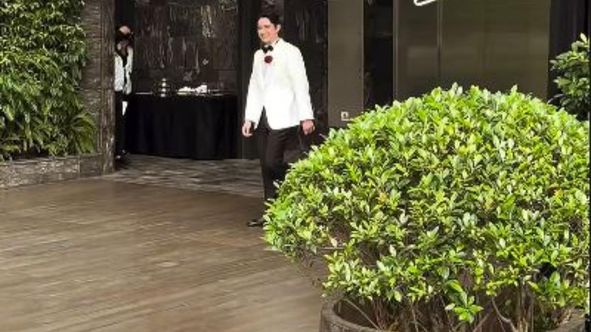 MENIKAH - Begitu melihat Amanda Manopo berjalan menuju altar, Kenny Austin tampak emosional.