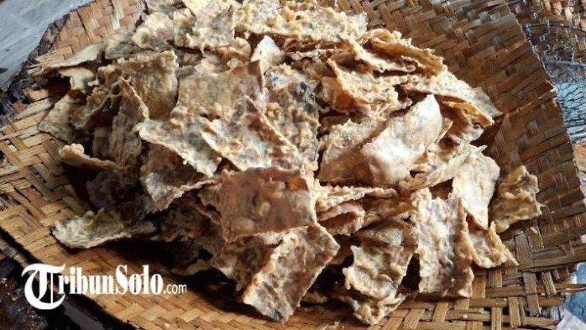 KERIPIK TEMPE - Keripik tempe benguk di Lingkungan Grobog RT 2 RW 4 Kelurahan Wuryorejo Kecamatan/Kabupaten Wonogiri, Maret 2025.