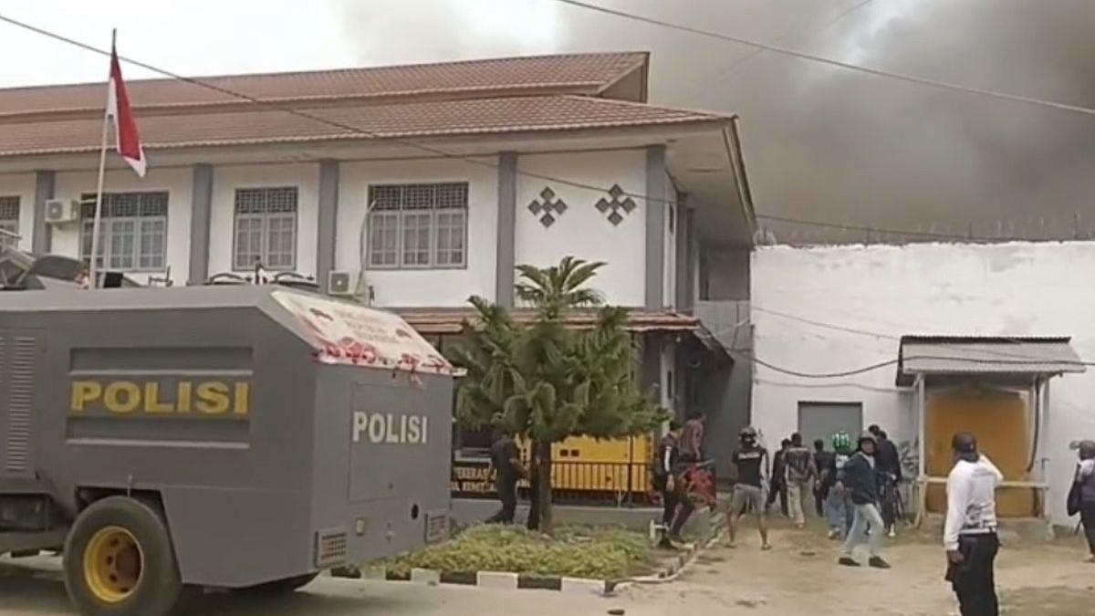 Kebakaran Melanda Lapas IIB Merauke, Pintu Dijebol, Banyak Napi Kabur ...