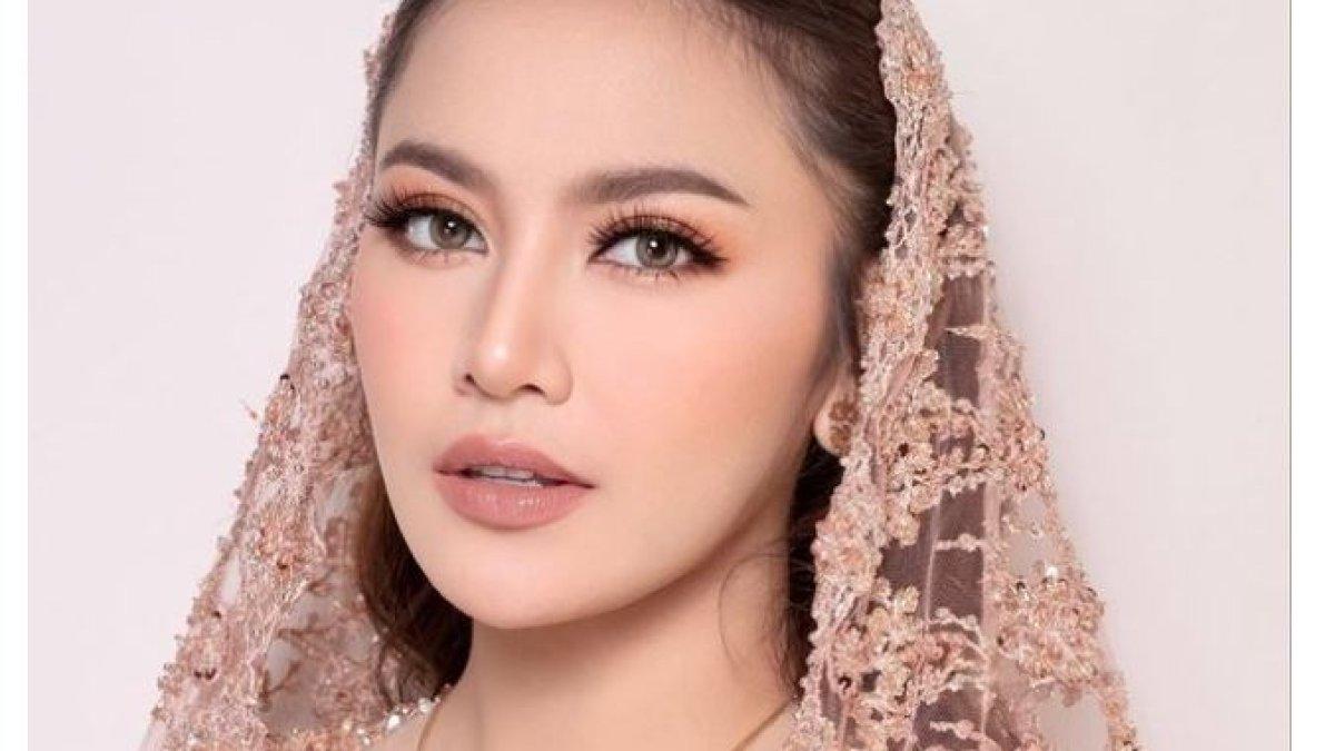 Sang suami, Rizky Febian memang melarangnya mencium Hajar Aswad demi keselamatan kandungannya.