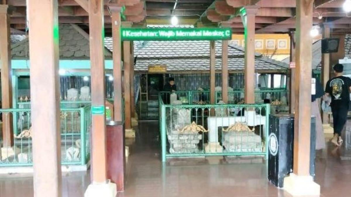 JEJAK ISLAM - Makam Sunan Giri, Gresik, Jawa Timur