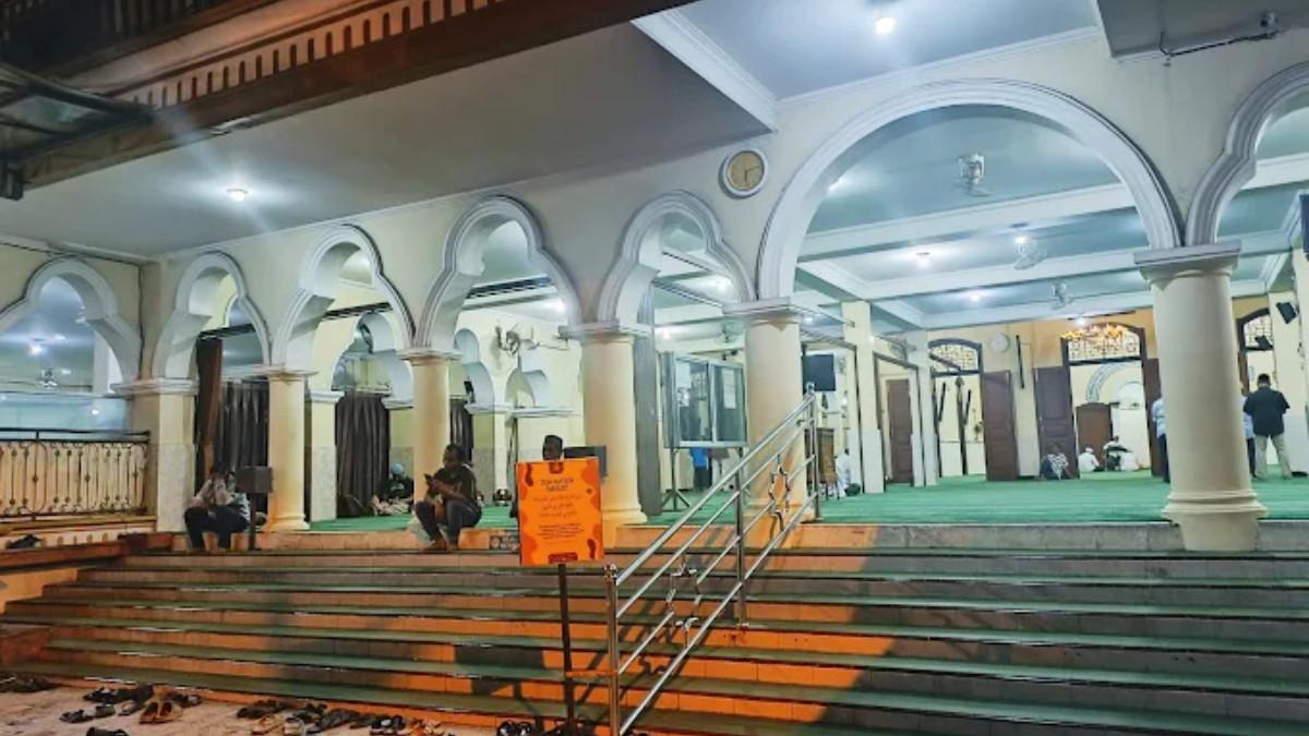 Masjid Jami’ tidak hanya menjadi tempat ibadah wajib dan sunnah, tetapi juga menjadi pusat kegiatan keagamaan masyarakat.