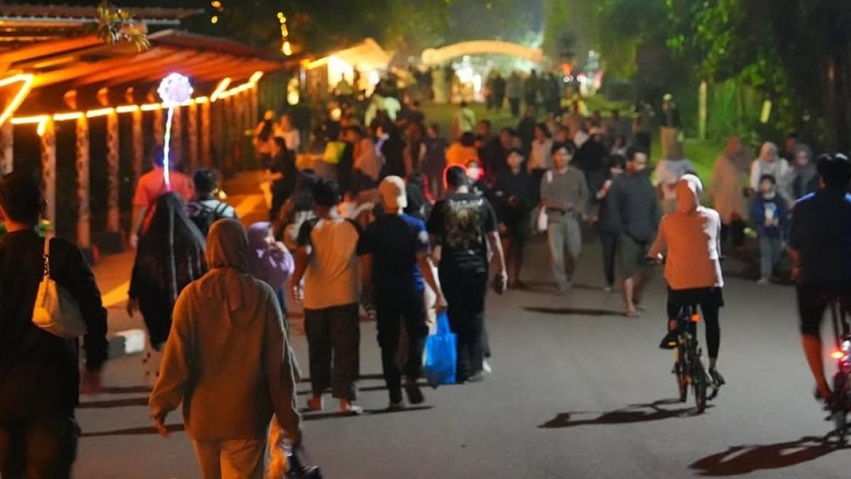 WISATA MALAM - di Ragunan lagi ramai. Cek tiket masuk dan aturan terbaru sebelum berkunjung.