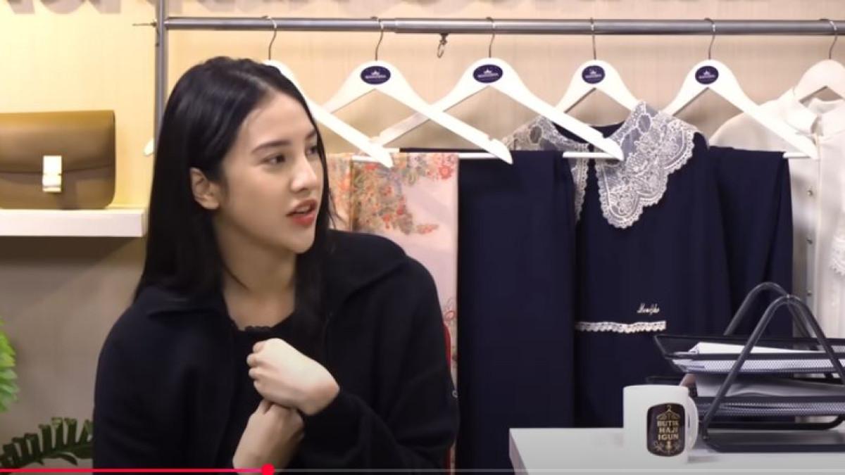 BUCIN - Meski kini bisa tertawa, Anya Geraldine tak menampik bahwa ada rasa penyesalan saat mengenang kembali tindakan masa lalunya itu.
