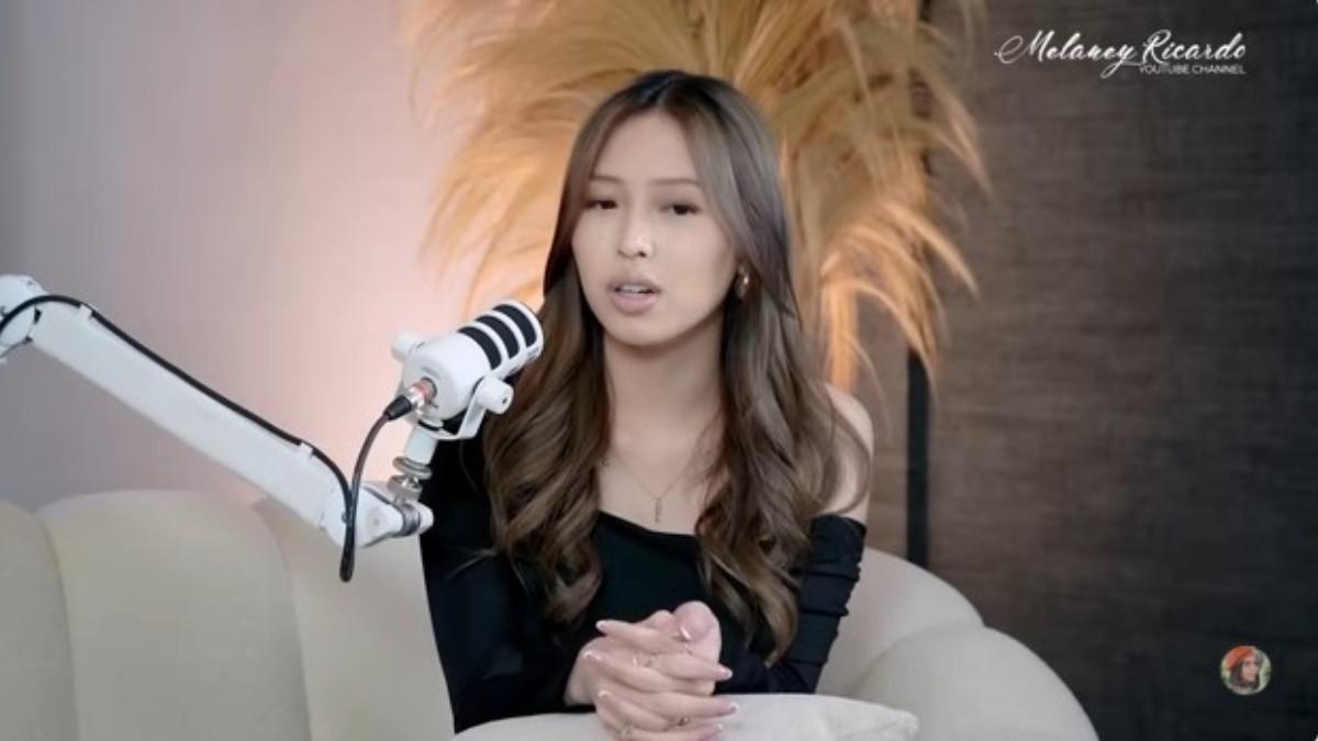 Michelle Ashley curahkan isi hatinya soal Pinkan Mambo yang selalu menomorsatukan pasangan dibanding anak sendiri.
Menurutnya, apa yang dilakukan Pinkan membuatnya merasa miris, terlebih karena sang ibu harus ngamen di jalanan dan seolah menjual kesedihan.