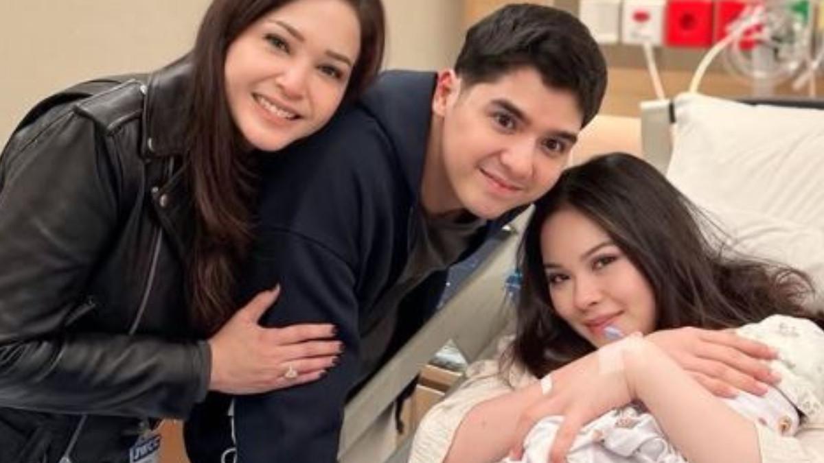 Momen Maia Estianty jenguk anak Al Ghazali dan Alyssa Daguise.