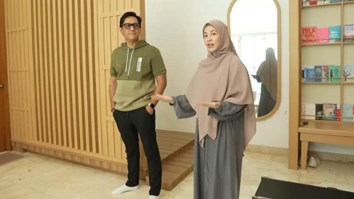 ANDRE TAULANY CERAI: Tangkapan layar momen kebersamaan Andre Taulany dan Natasha Rizky. Segera cerai dari Erin, Andre Taulany belakangan ramai dijodohkan dengan Natasha Rizky mantan istri Desta. (Youtube channel Taulany TV)