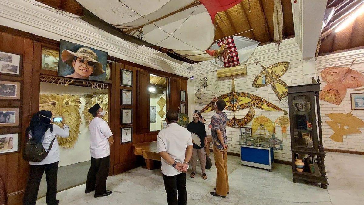 MUSEUM JAKARTA - Museum Layang-layang berlokasi di Jalan H Kamang No 38, Pondok Labu, Jakarta Selatan, Jakarta.