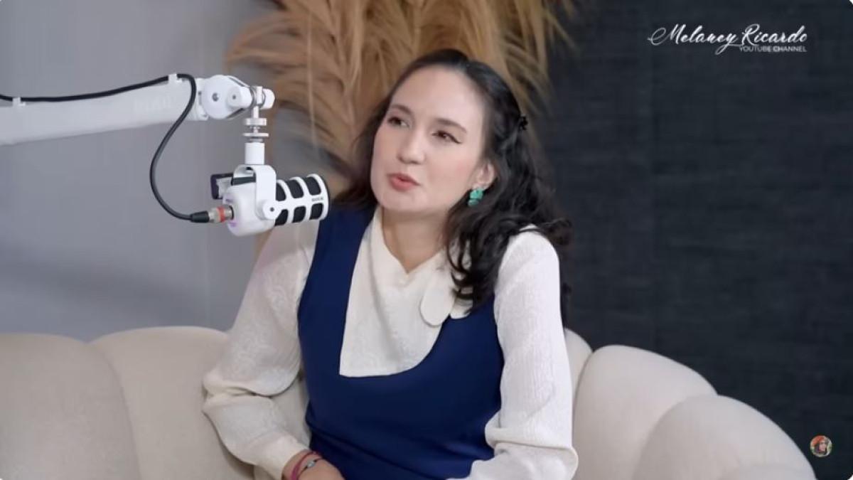 Selama tujuh tahun pernikahan, Nadine Chandrawinata mengaku tak pernah terpikir untuk mengajak sang suami berpindah keyakinan.