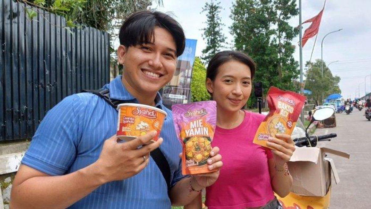 JUALAN CILOK - Nasib Sidik Eduard yang kini jualan cilok, hasilnya bahkan bisa untuk membeli mobil baru.