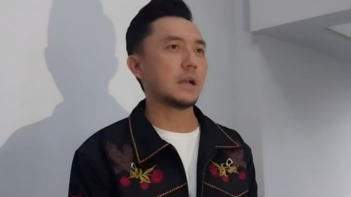 Omesh kembali dipercaya menjadi host dalam ajang pencarian bakat The Icon Indonesia.