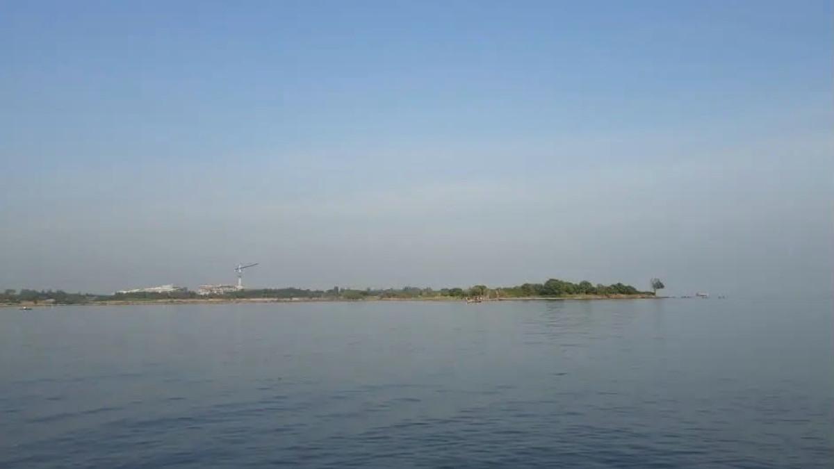 PANTAI MARINA - satu tempat wisata di Semarang Utara yang bisa kamu kunjungi untuk mengisi waktu libur.