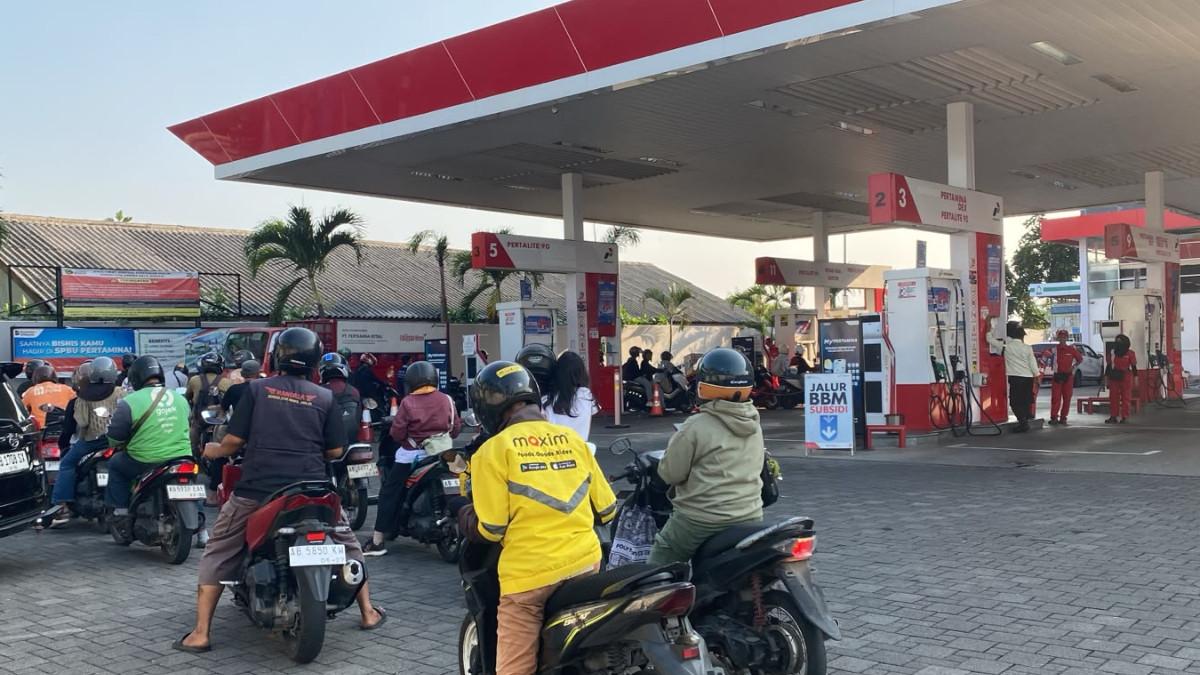 Harga BBM Hari Ini 17 Juli 2026, Mahasiswi di Karanganyar Beli ...