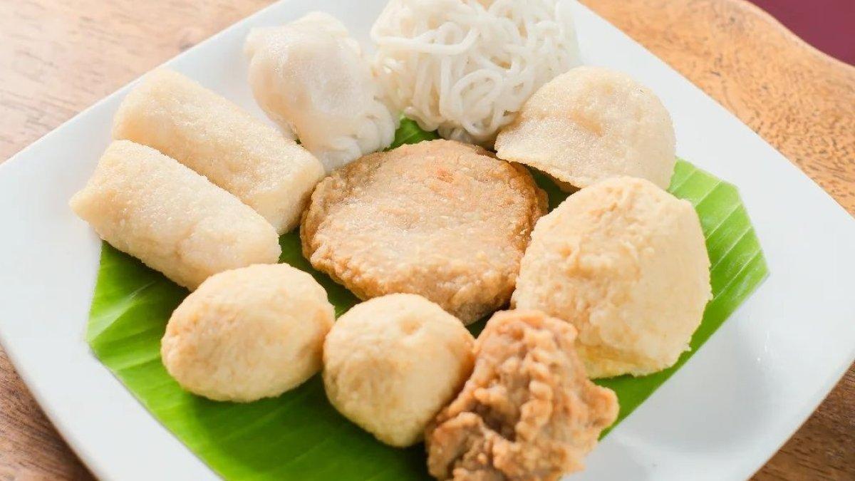 PEMPEK CANDY - satu pempek enak di Palembang yang cocok untuk oleh-oleh.