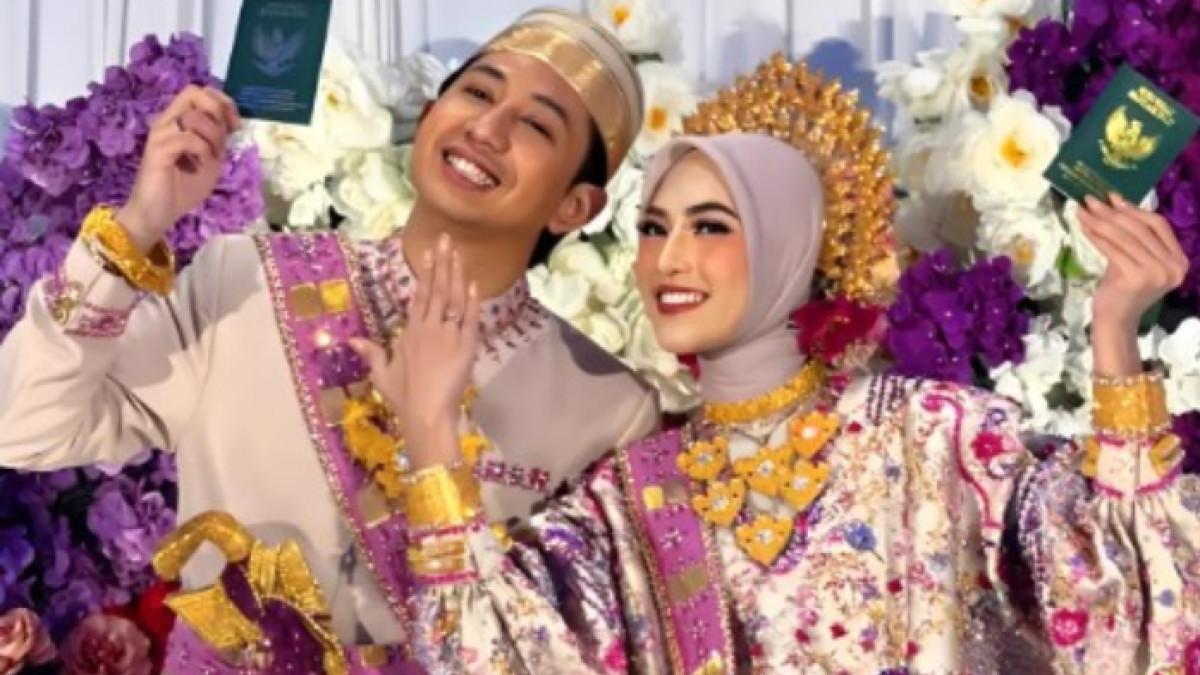 Pernikahan Feby Putri dan Adam Febrian mengusung adat Bugis. Lokasi resepsi berada di Hotel Four Points by Sheraton Makassar.