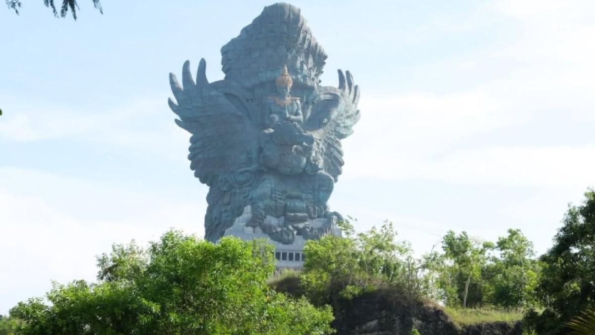TEMPAT WISATA - Garuda Wisnu Kencana (GWK), tempat wisata populer di Badung, Bali yang wajib dikunjungi saat liburan.