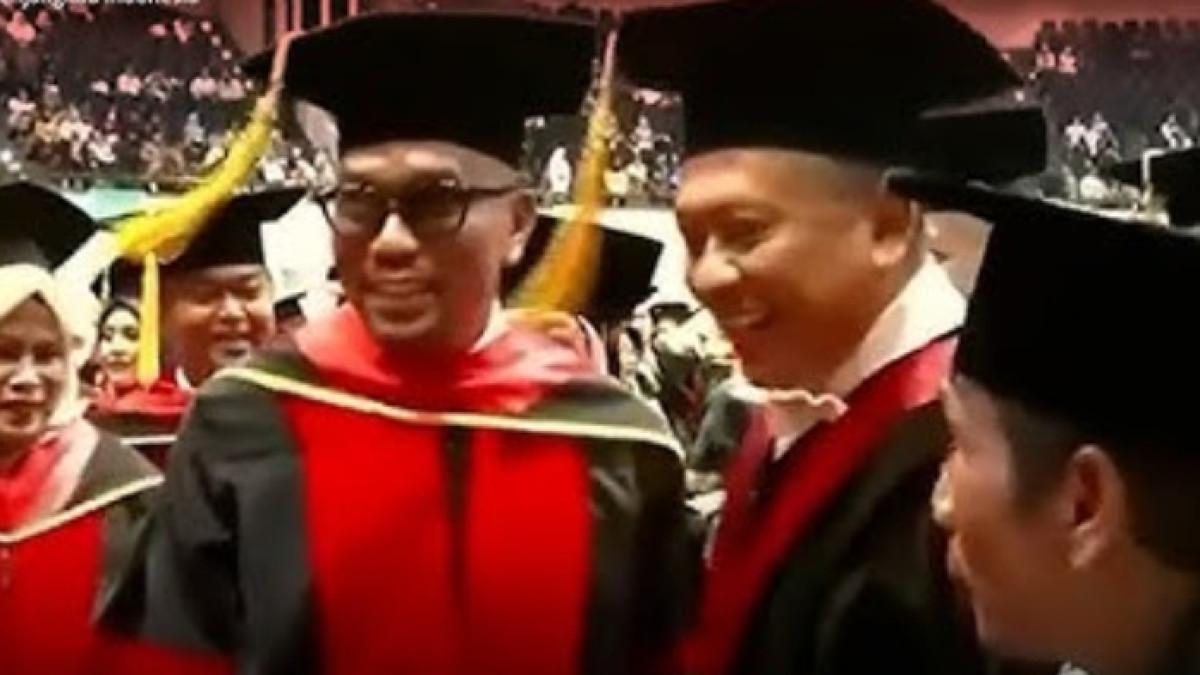 Potret Ahmad Sahroni kembali muncul jalani Wisuda Pascasarjana (S3) di Universitas Borobudur, Jakarta (14/10/2025)