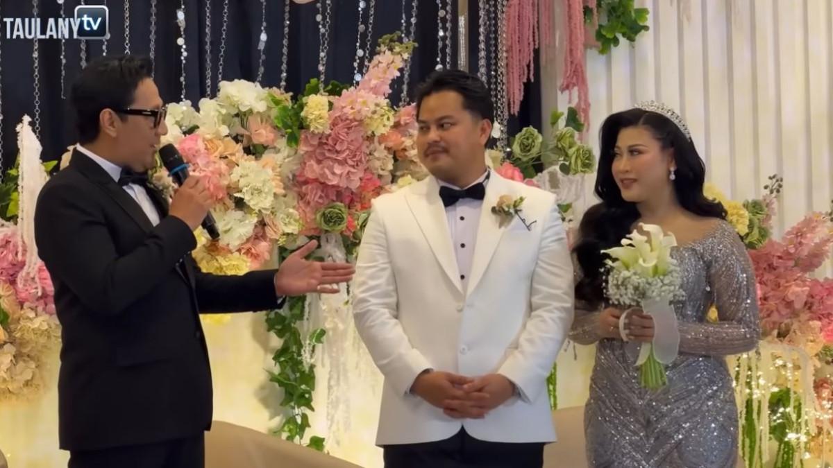 Potret Andre Taulany beri pesan ke Boiyen di pernikahannya.