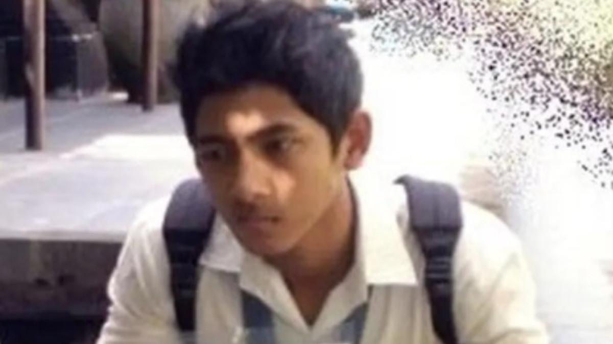 FOTO MASA SMA - Potret Arya Saloka semasa SMA dengan gaya rambut jabrik.