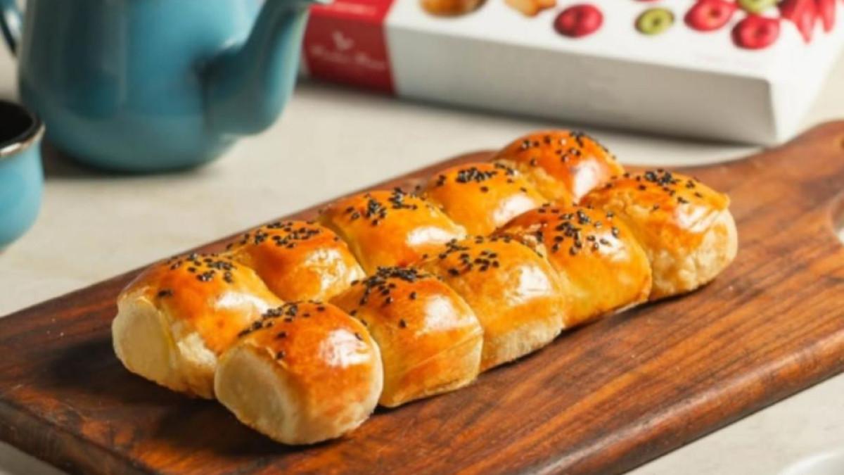 KUE BOLEN - bolen di Prima Rasa Bakery Pastry yang cocok untuk oleh-oleh dari Bandung, Jawa Barat.