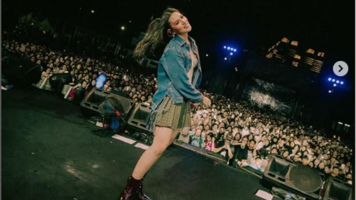 Sebagai penyanyi papan atas yang dikenal dengan suara khas dan karier gemilang di dunia hiburan, Raisa ternyata memiliki latar belakang pendidikan yang jauh dari dunia seni.