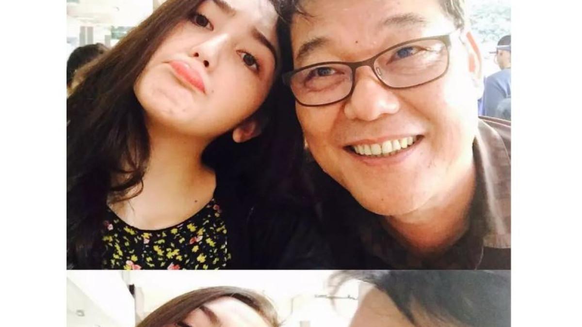 KEDEKATAN RANTY MARIA DAN AYAH - Saat tak ada jadwal syuting, Ranty Maria kerap menghabiskan waktu bersama ayahnya bermain layangan.