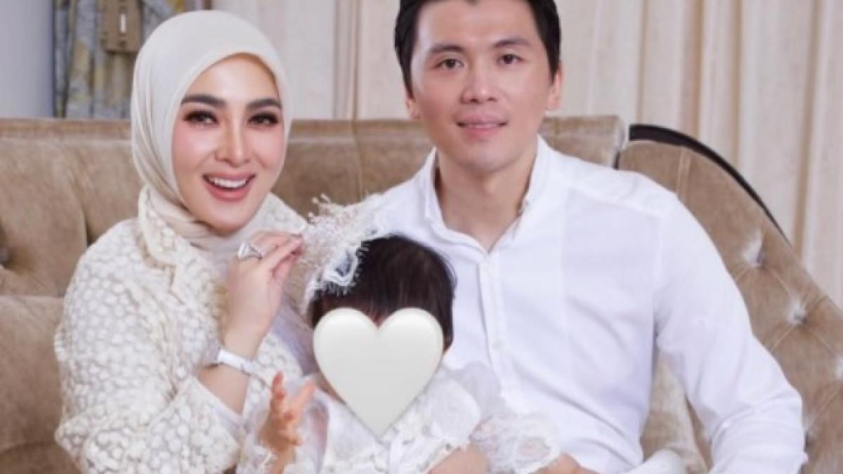 SYAHRINI RAYAKAN ULTAH - Reino Barack memberikan ucapan yang sangat menyentuh kepada Syahrini di Instagram.