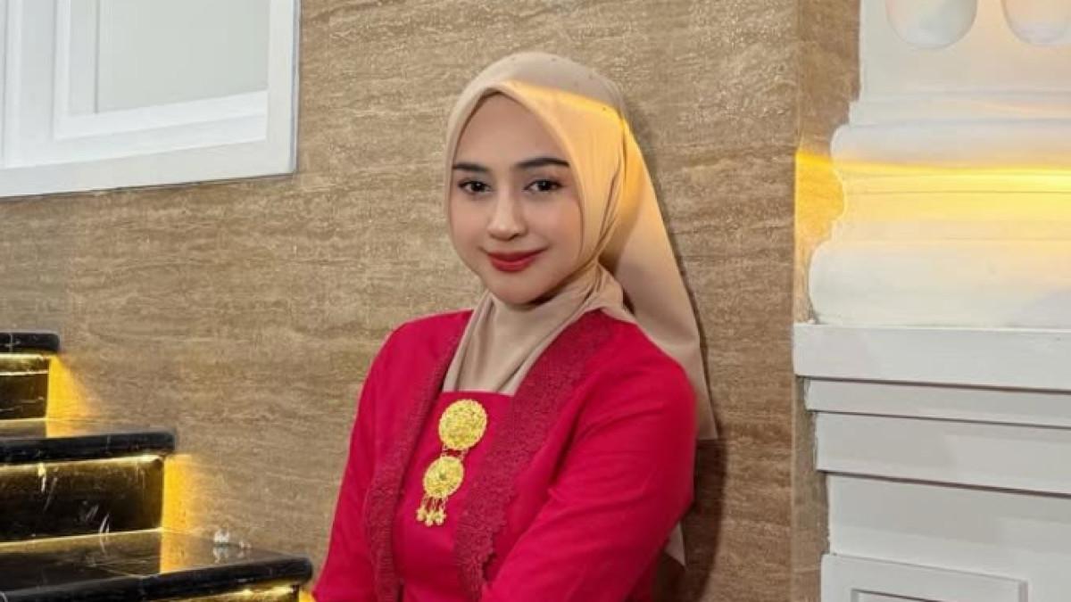 RIA RICIS OPLAS - Ria Ricis memutuskan operasi plastik di bagian hidung. Ia mengaku operasi awalnya bertujuan untuk mengatasi sinusnya.