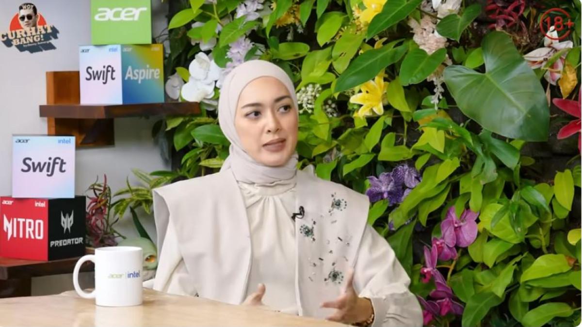 Richa Novisha dihujat gegara wara-wiri di TV dan podcast artis, dinilai langgar masa iddah.
