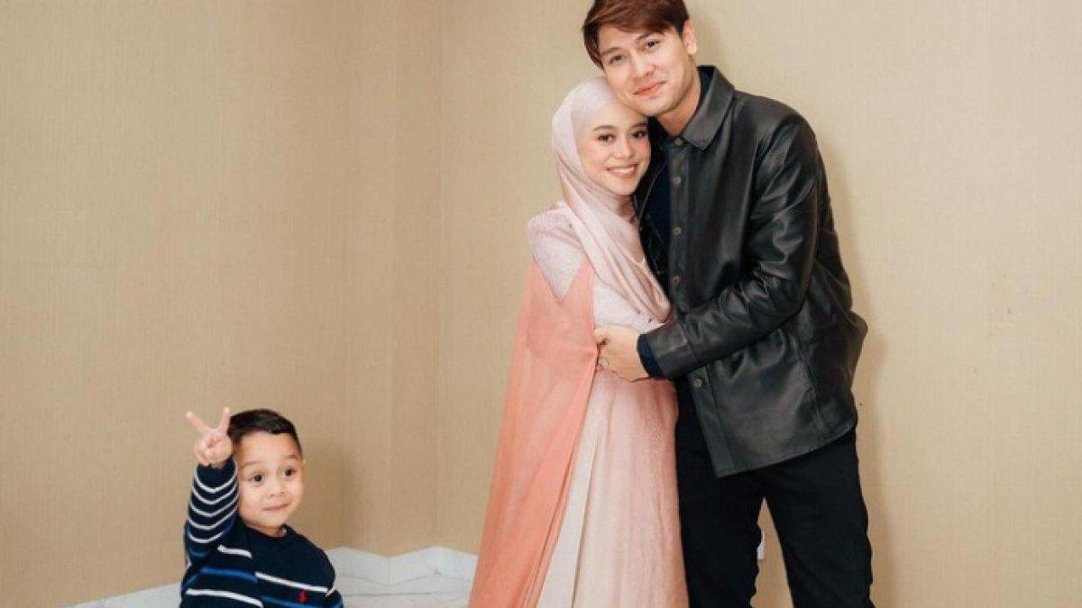Rizky Billar dan Lesti Kejora ternyata telah mengadopsi seorang anak pengidap hidrosefalus sejak sekitar enam bulan lalu. 