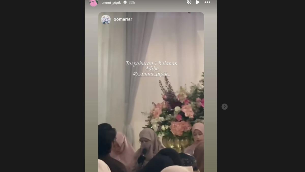 GELAR ACARA 7 BULAN KEHAMILAN - Sentuhan bunga segar dan dedaunan hijau sukses memberikan suasana yang alami, sejuk, dan menenangkan.