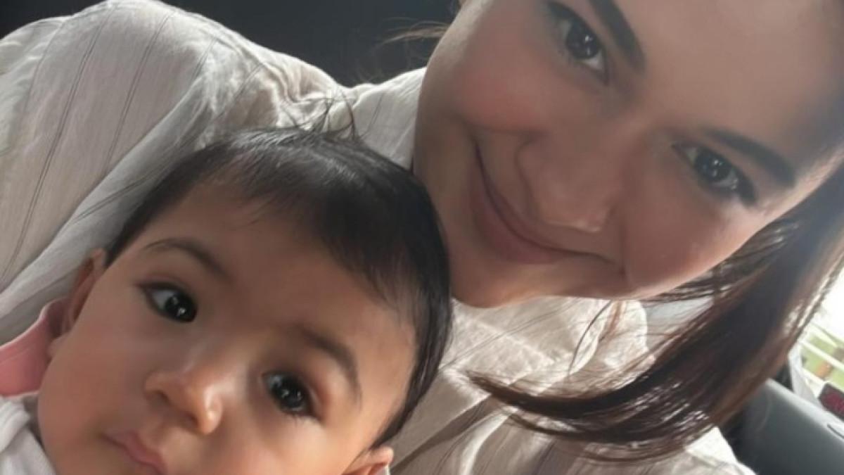 BERTEMU KEMBALI - Senyum Baby Kira dalam pelukan Nana Mirdad sukses mencuri perhatian
