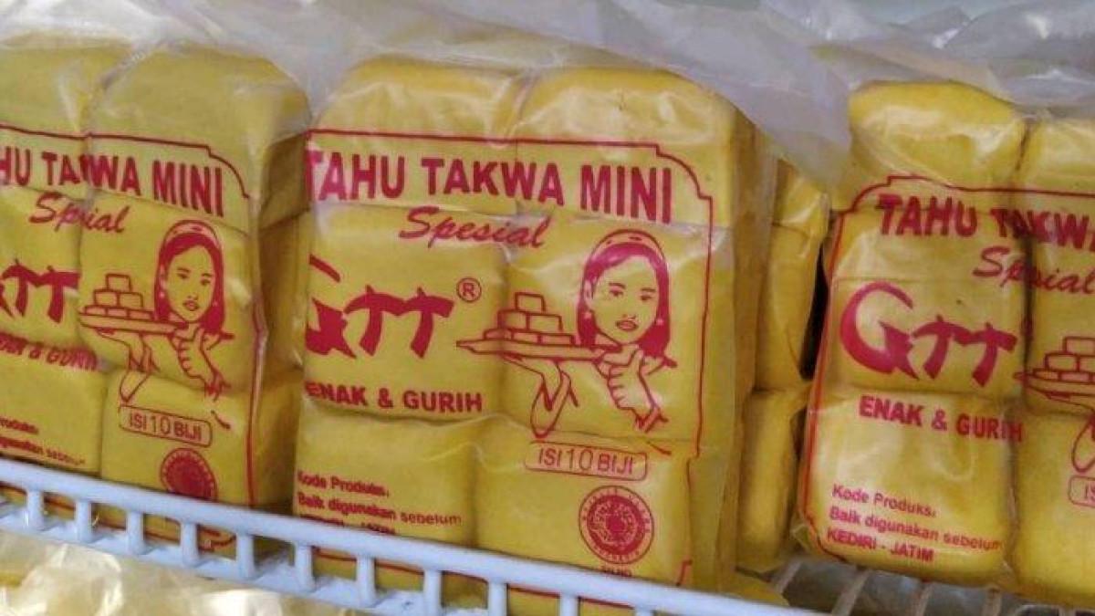 TAHU TAKWA - Gudange Tahu Takwa (GTT) merupakan pusat oleh-oleh khas Kediri, Jawa Timur yang eksis sejak 1993.