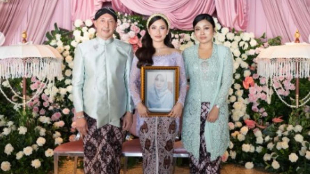Tak banyak yang tahu bahwa ayah Jennifer Coppen, Richardo Benito, pernah ikut meramaikan industri hiburan Indonesia.