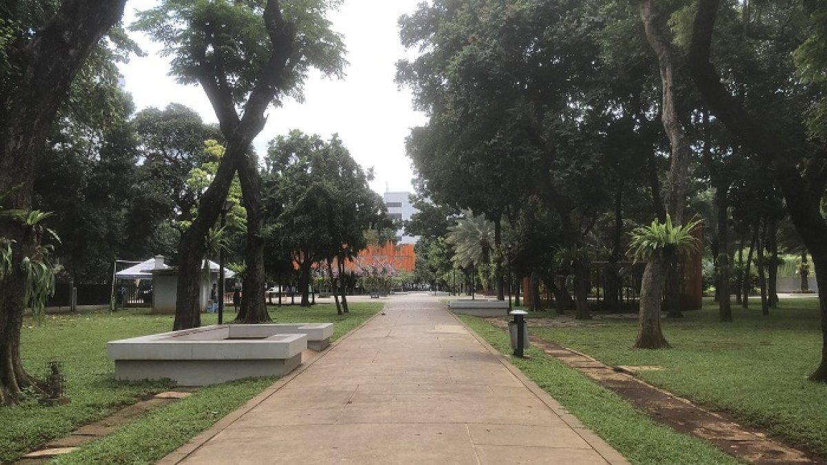TEMPAT WISATA - Taman Lapangan Banteng, rekomendasi taman kota di Jakarta Pusat yang bisa dikunjungi secara gratis.