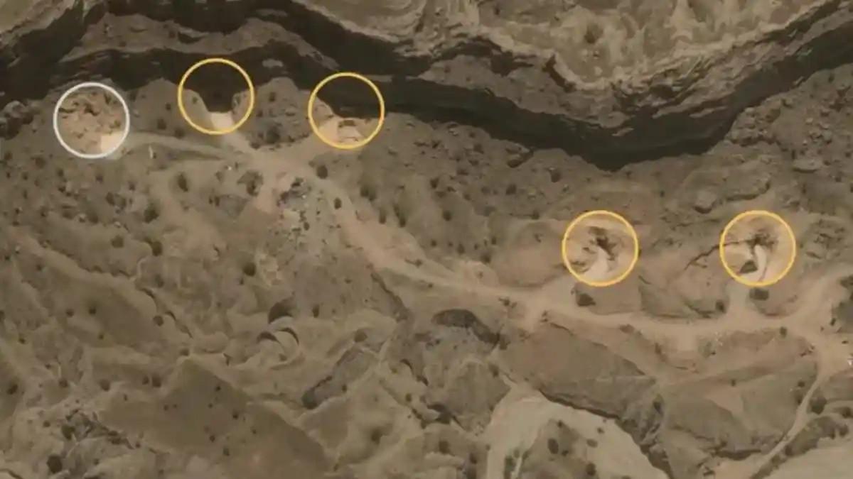 FASILITAS RUDAL IRAN - Tangkapan layar citra satelit dari Airbus, Senin (1/6/2026), yang menunjukkan upaya Iran untuk menggali pintu masuk ke pangkalan rudal bawah tanahnya, setelah akses tersebut tertutup akibat pemboman AS dan Israel dalam perang sejak 28 Februari lalu.