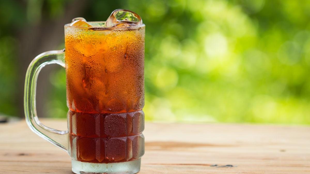 Teh Solo, dikenal memiliki cita rasa lembut, tidak terlalu pahit, serta aroma wangi yang khas.