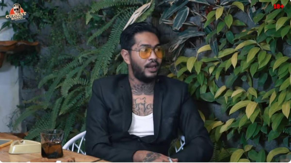 Tekad itu makin kuat setelah ia menikah dengan Beby Prisillia dan dikaruniai anak. Keluarga menjadi alasan terbesar baginya untuk menjauh dari narkoba.