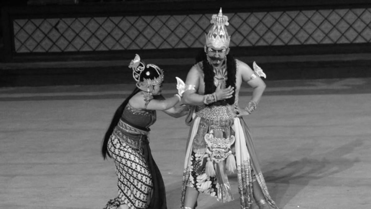 WISATA MALAM -  di Jogja makin berkesan, Ramayana Ballet Prambanan hadir dengan pertunjukan spesial dan latar megah Candi Prambanan.